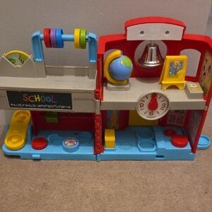 Fisher-Price Little People Friendly School Interactive Playset with Music & Soun